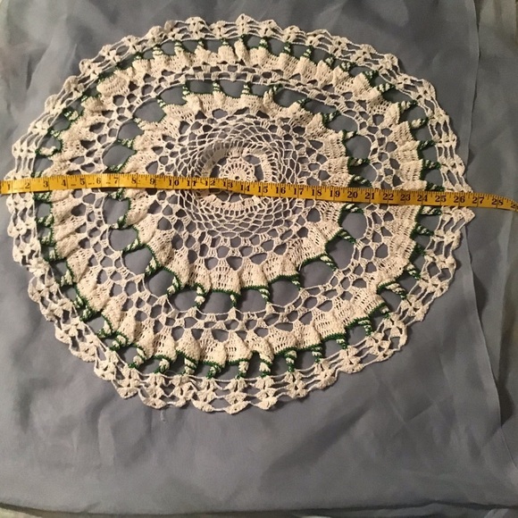 Vintage Gorgeous Croquet White and Green Trim Table Doily - Picture 4 of 4